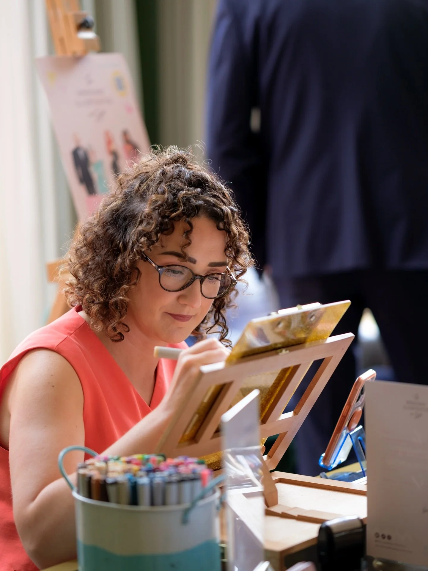 Thanks to @leighparke for the action shot 📸 from the weekend 👀➡️ you will see what I was drawing 
&hellip;.. cute Corgi photo included also 🐾

Congratulations Calum &amp; Mairead &hearts;️

📍Slieve Donard Resort @marineandlawn 

.
.
.
.
.
#thewed