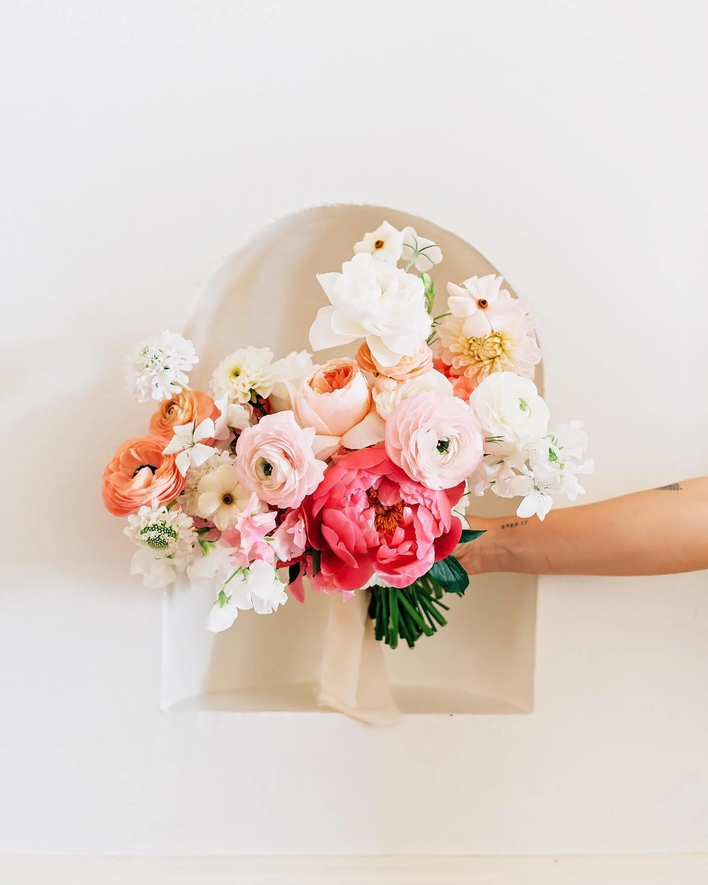 A moment for Mrs.Smith’s  bouquet✨🤍