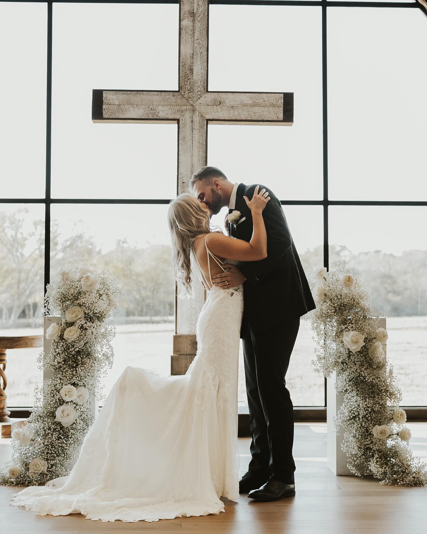 some favs from the Mason’s🤌🏼
@kaitlyntrainhamphoto you’re fabulous and so are these details ✨✨✨