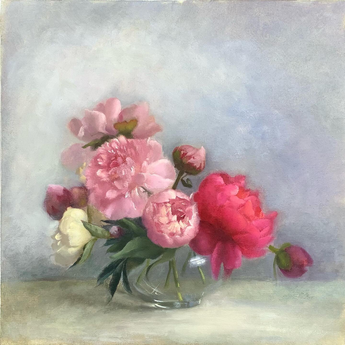 Peonies in a glass bowl painted with Annam at #londonfineartstudios #peonypainting #flowerpainting