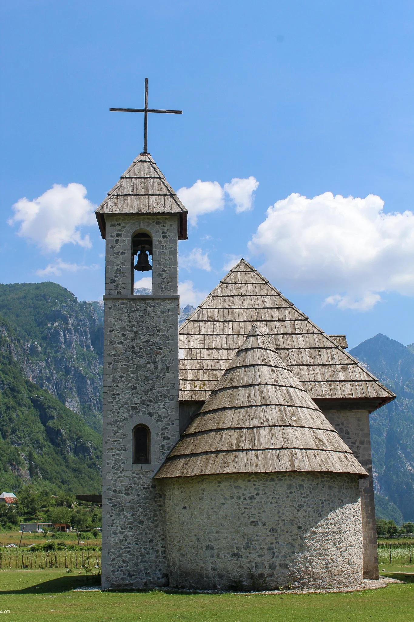 Kisha e Thethit in Theth, Albania