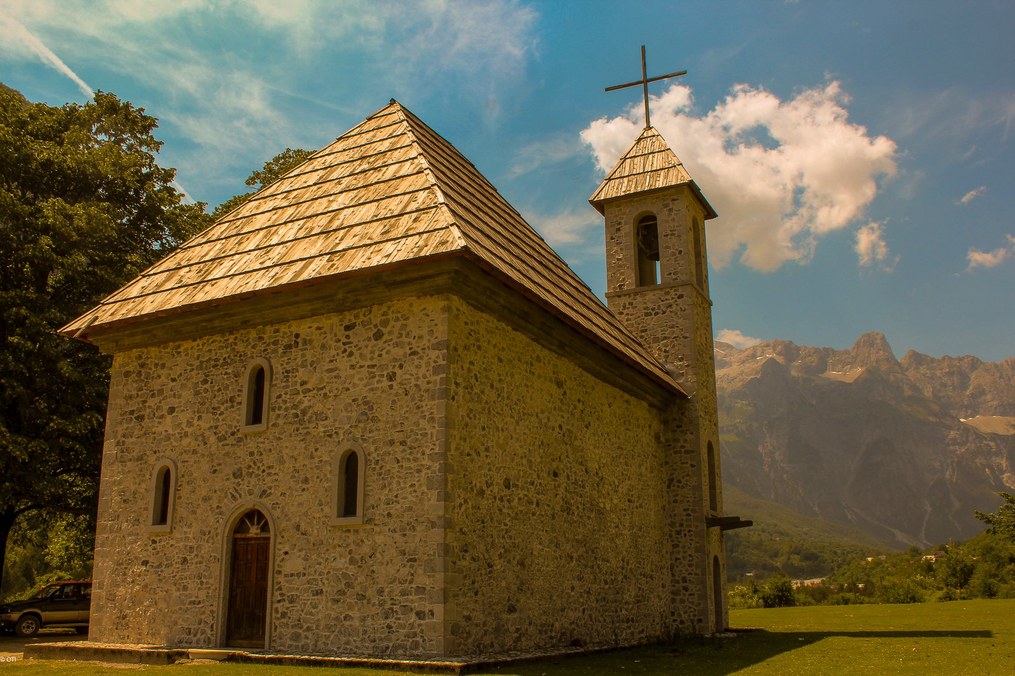 Kisha e Thethit in Theth, Albania