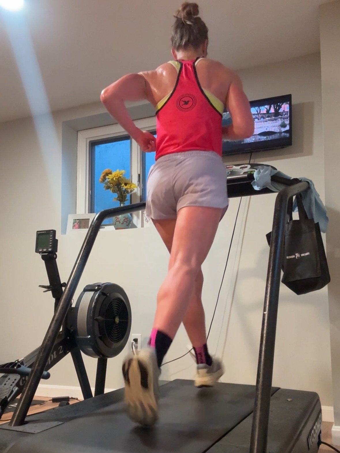 ⭐️ THURSDAY ⭐️ 

AM: 70 minute treadmill sesh trying to get these old legs turning over with some faster efforts.

Mid day: Strength at @waynesworldeft! No pics because it was too much fun tossing iron I forgot!

PM: 5 easy miles with my buddy Max le