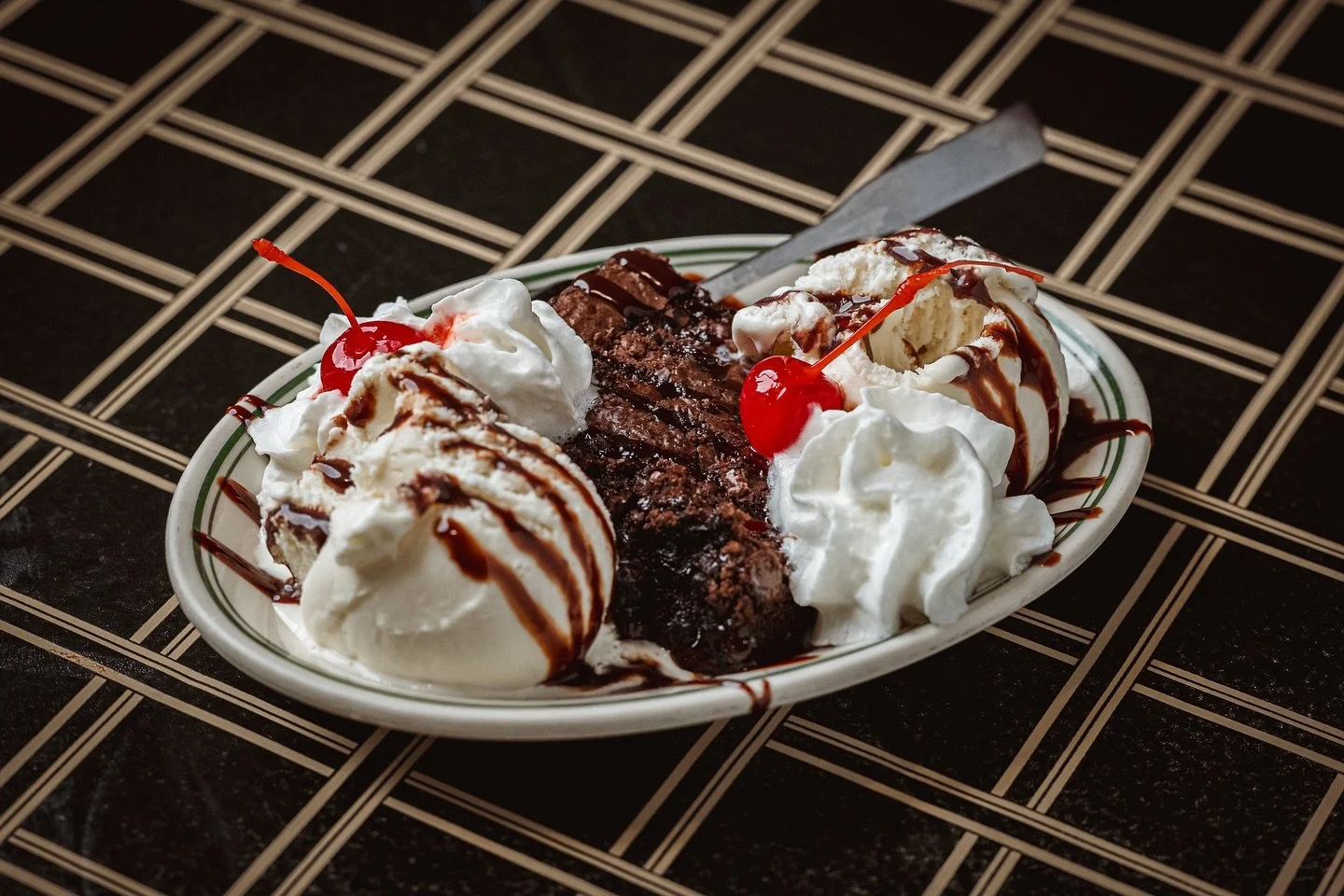When your Monday needs a little pick-me-up… 🍫🍦