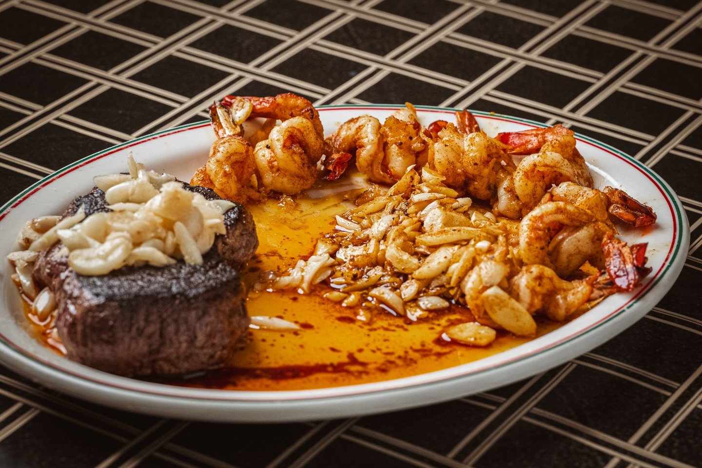 Steak Saturday is calling&hellip; 🥩🍤
Tonight&rsquo;s must-try: our tender Filet paired with savory saut&eacute;ed shrimp &mdash; the perfect surf &amp; turf combo when you can&rsquo;t decide between land or sea. Best enjoyed with a glass from our r