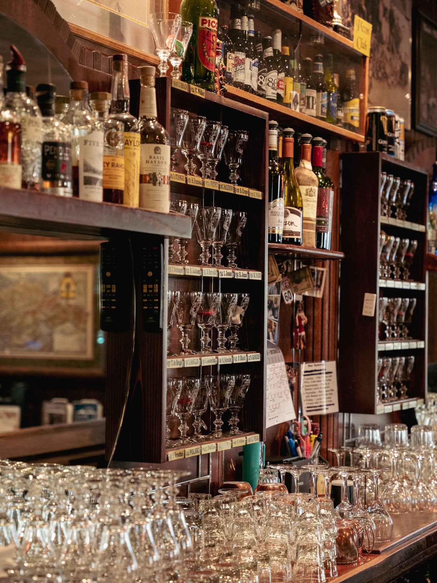 The weekend is here! ⭐️ Kick things off with us tonight at The Star as Olivia Frost &amp; Vibeka bring the live music. We&rsquo;ll be serving up all your Star favorites all weekend long. Come see us!