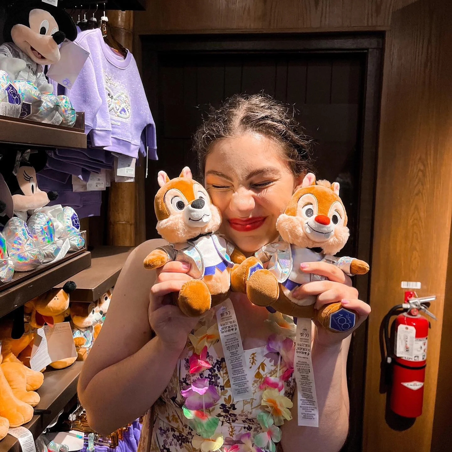 my first dcp adventure was visiting the Polynesian resort for brunch! Finally got to meet my gal group I&rsquo;ve been talking to for weeks, in person! I had one of the moments where you think &ldquo;oh, man. This is my life now. That&rsquo;s crazy!&