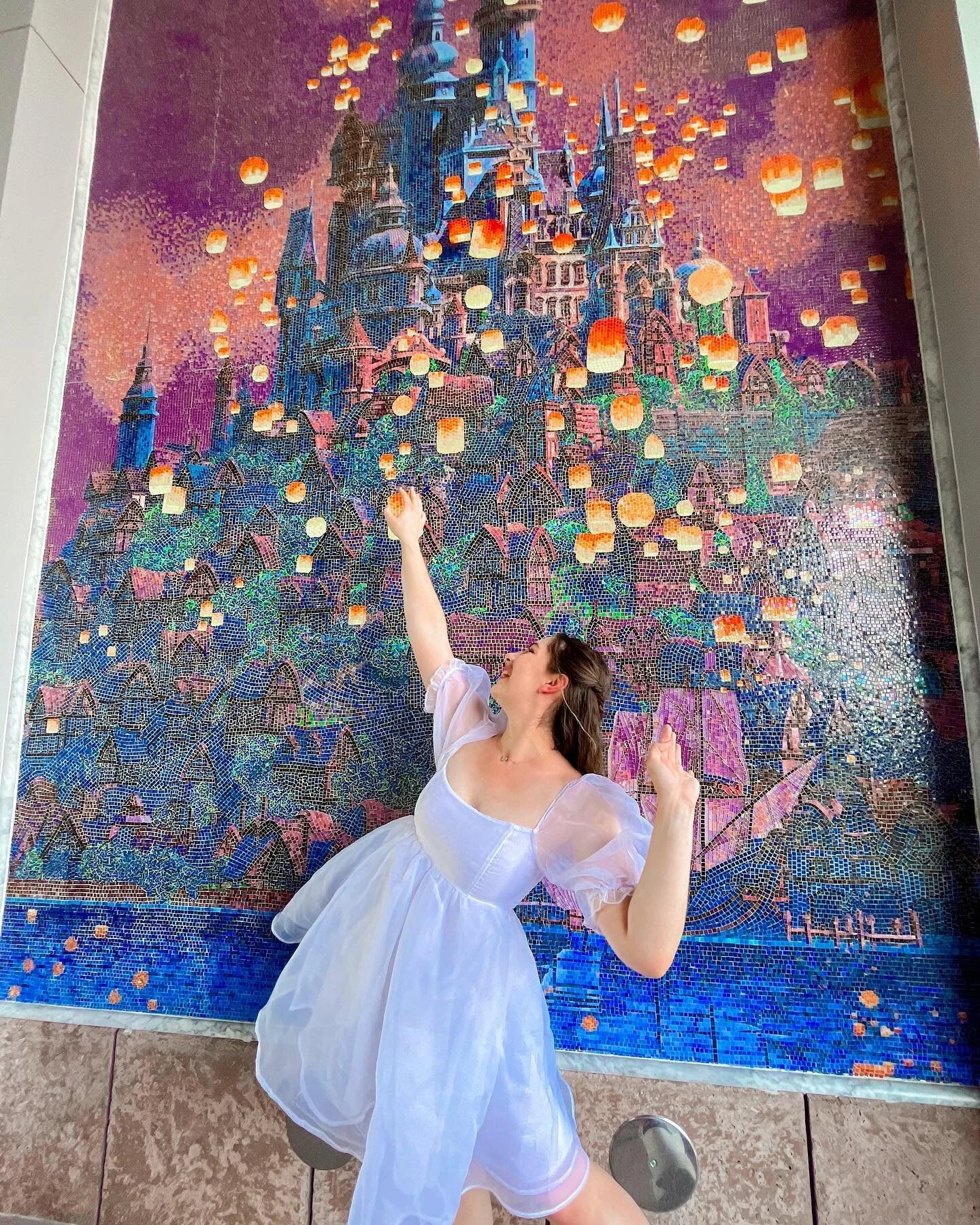 ✨the floating lights were just as bright as I dreamed✨

Yesterday&rsquo;s adventure was resort hopping with some lovely friends! We got to explore the Riviera (I had the best cupcake I&rsquo;ve ever had in my life there!!), Pop Century, and Art &amp;