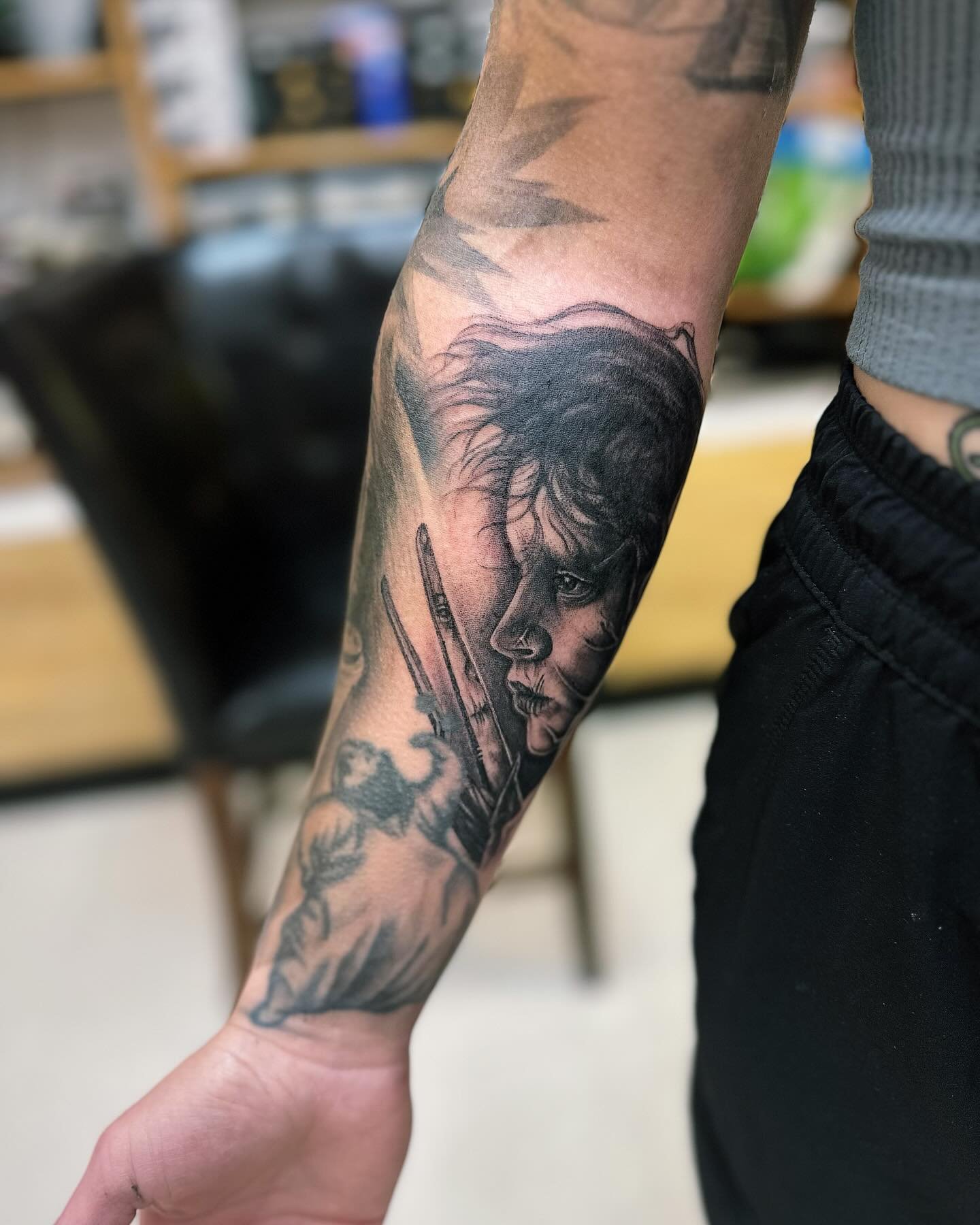 Edward Scissorhands 🪡

Loved being able to add this to fill out a good part of a sleeve and can&rsquo;t wait to add more!

#portraittattoo #blackandgrey #edwardscissorhands #timburton #realismtattoo #kenaipeninsula #soldotna #tattooartist