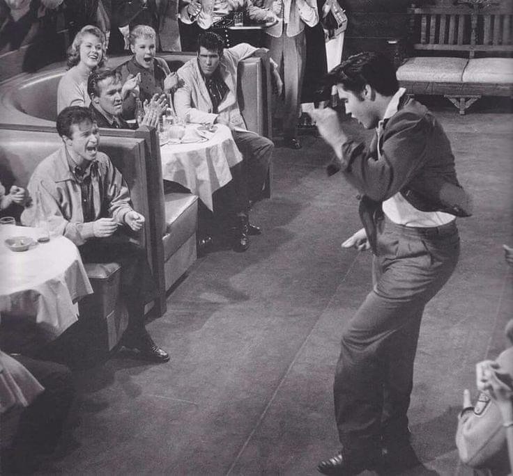 Jimmy Tompkins showing off some moves...

⚡️
⚡️
⚡️
⚡️
⚡️
⚡️
⚡️
#elvis #elvispresley #alwayselvis #graceland #thekimgofrocknroll #theking #tcb #memphis #tennessee #sunrecords #rca #lovingyou #movie #dekerivers