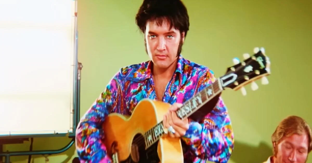 What you doing this weekend? Asking for a friend. #elvis #bazluhrmann