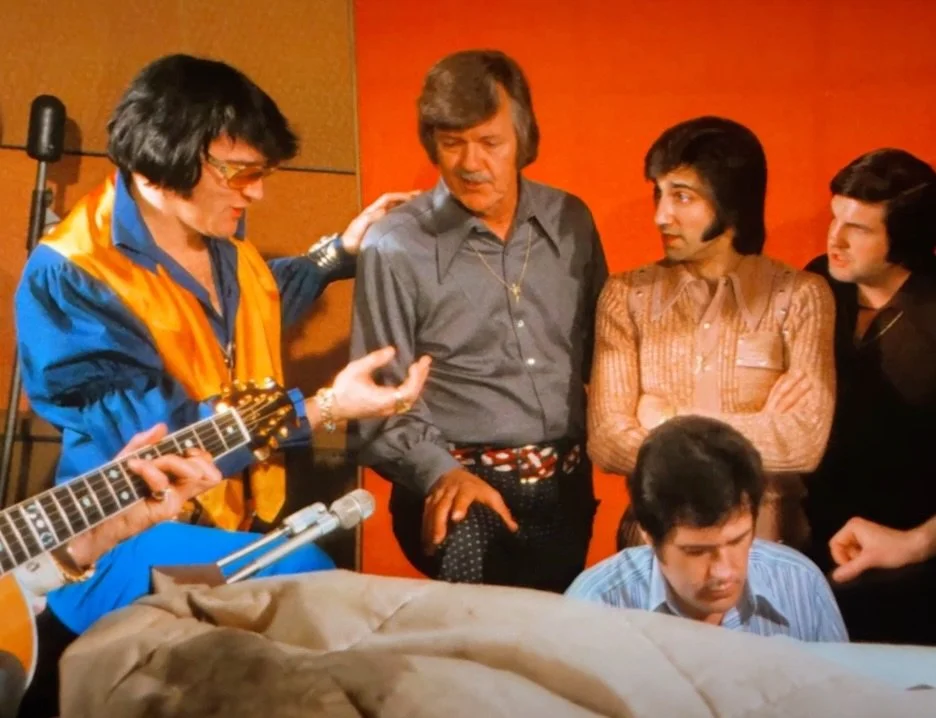 Elvis with the Stamps singing Nearer My God To Thee. 1972. #elvis