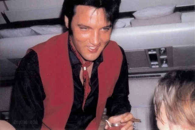 Did you know?

On June 2, 1968 Elvis, Priscilla, Lisa Marie (and friends) took a first class commercial flight from Hawaii to Los Angelas.

Elvis took the time to mingle with those sitting in coach and signing autographs. 

The Hawaii trip was severa