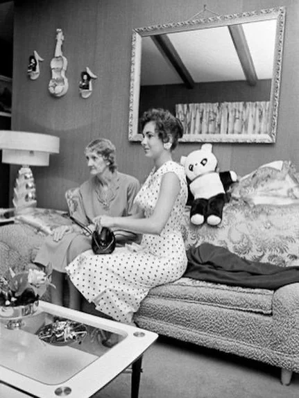 Barbara Hearn with Elvis&rsquo; grandmother, Minnie Mae at his home on Audubon Drive in Memphis.
