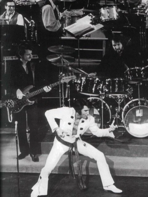 August 14, 1970 Las Vegas International Hotel. Elvis wearing the Chain suit with the Red Ladder suit belt.