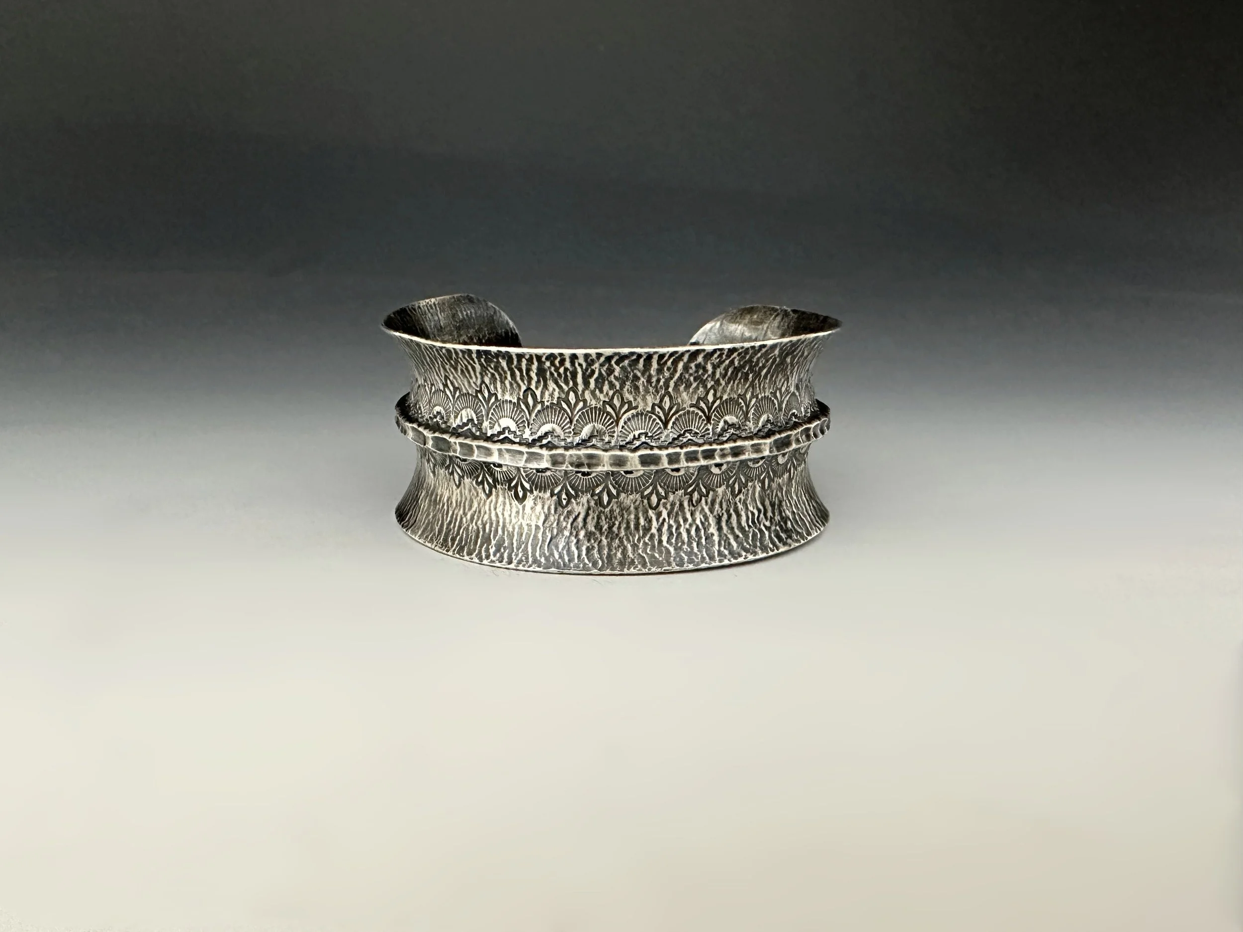 STAMPED RIPPLE CUFF