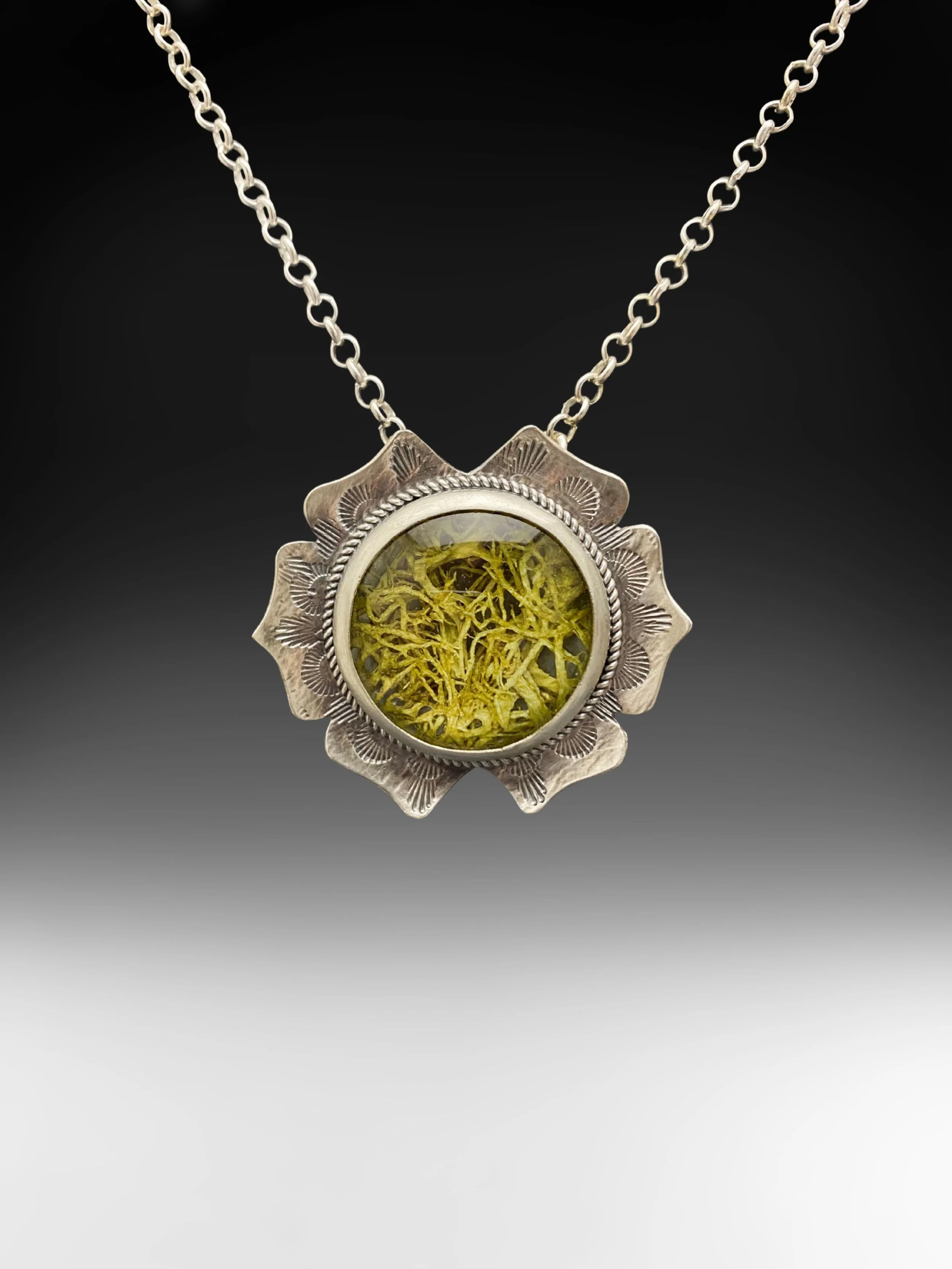 LICHEN BLOOM PENDANT