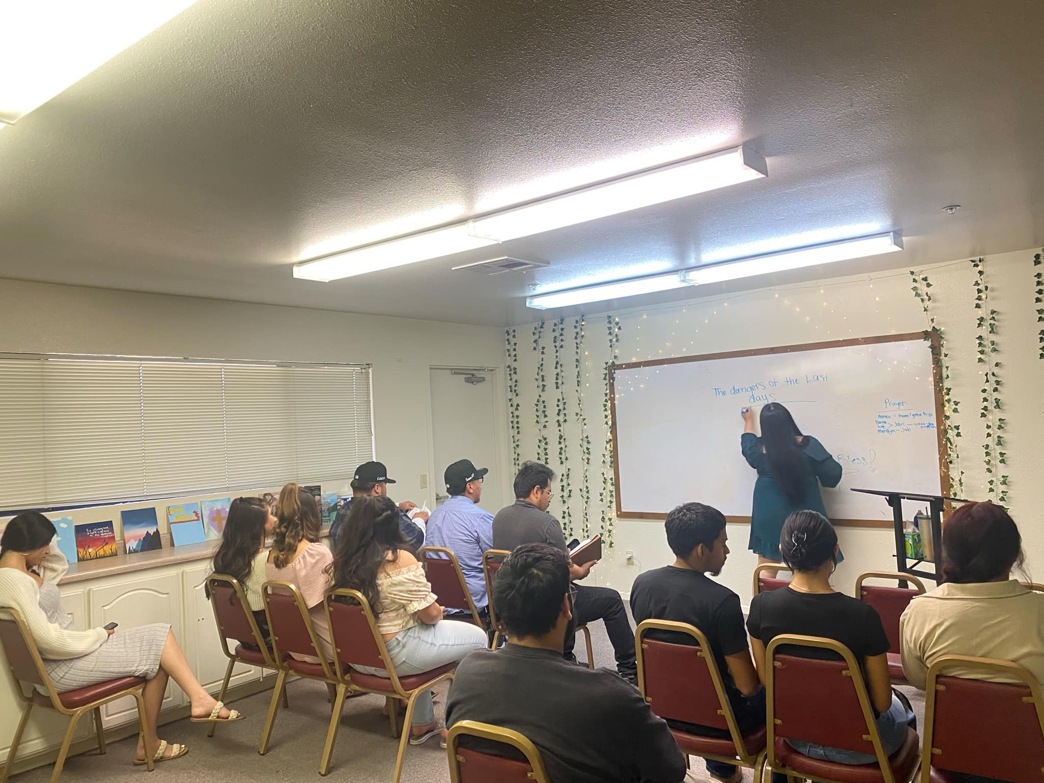 Nuestra juventud recibiendo clase
