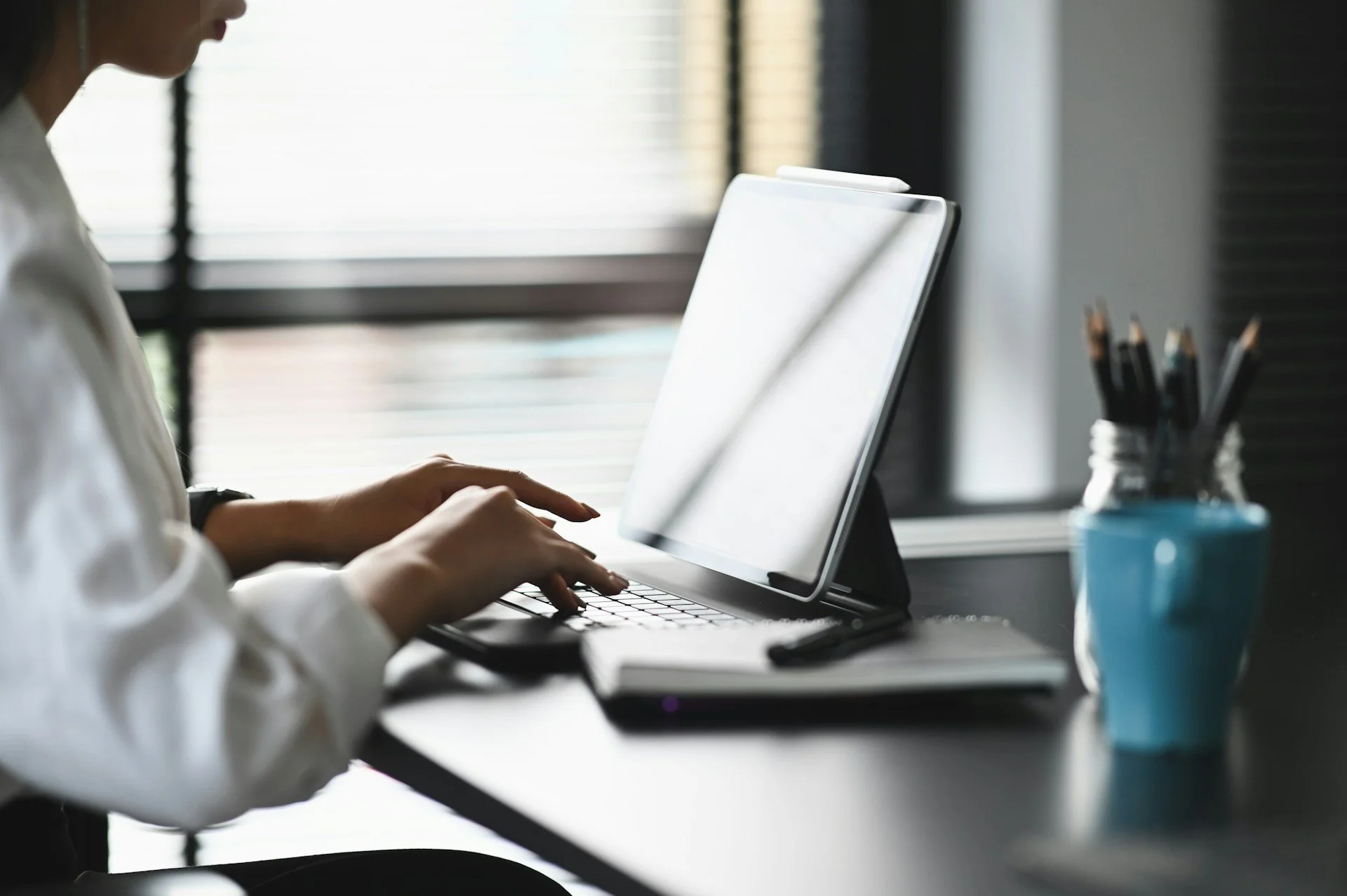 Performance-Based Marketing Agency vs In-House: Which One Wins?