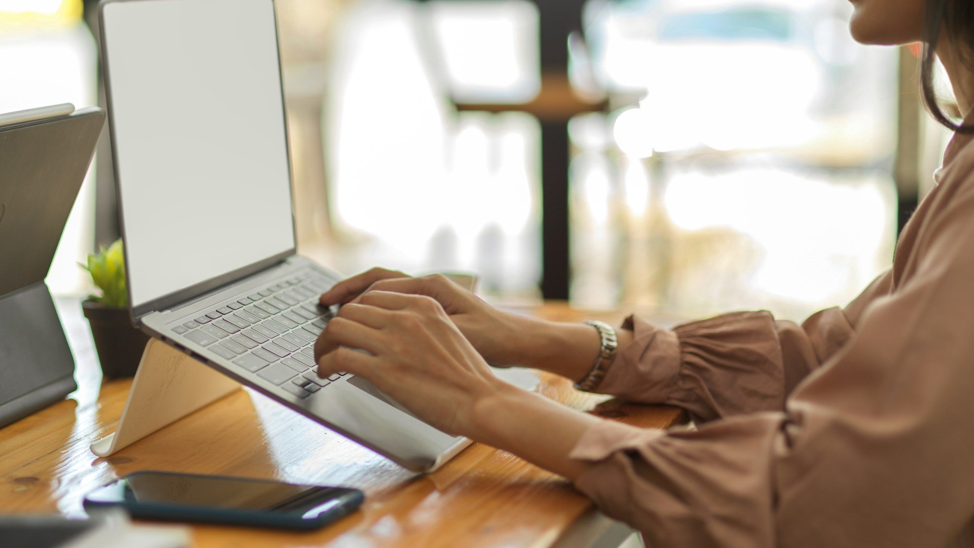 Newsletter Growth Tactics That Make Brands Come to You