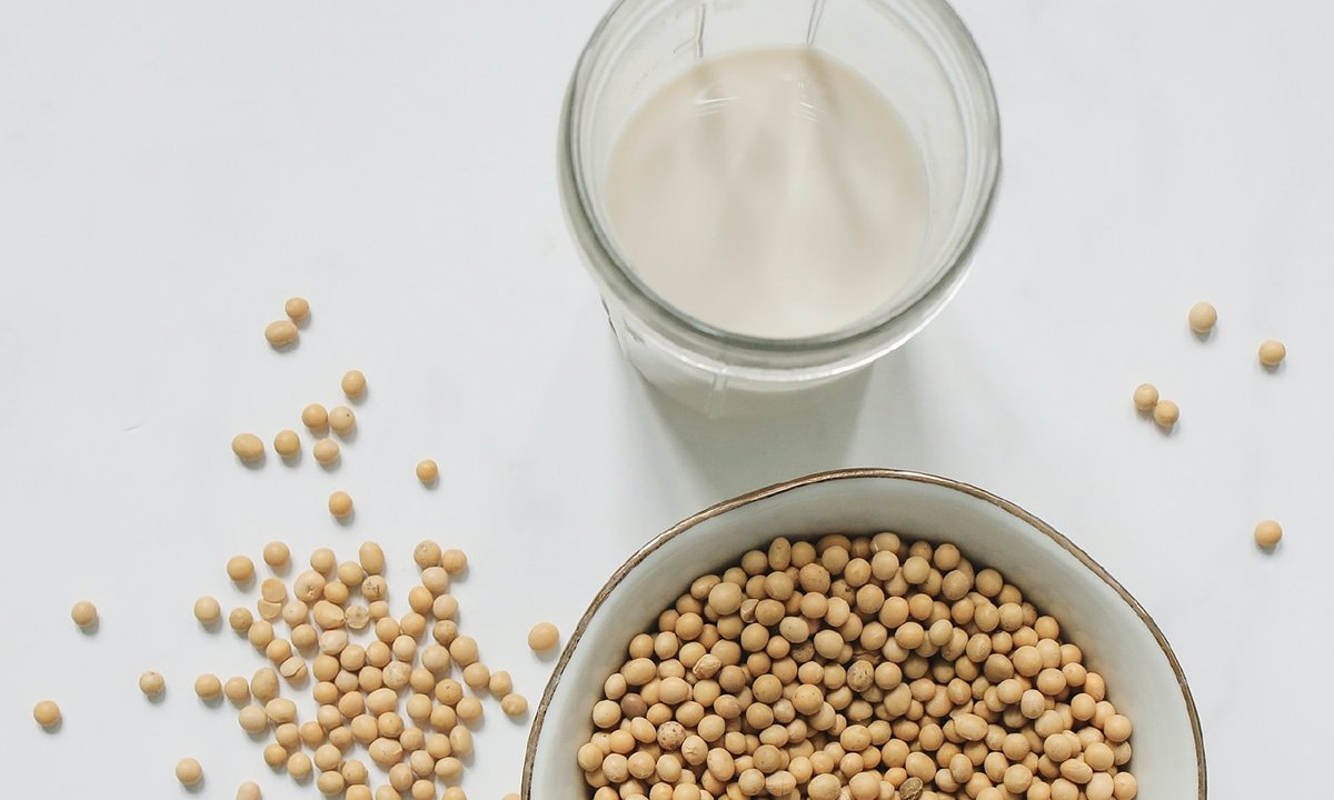 soybeans and soymilk