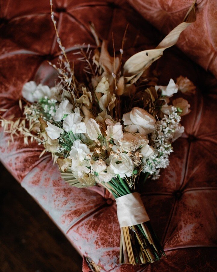 Gorgeous bouquet @foretdesignstudio - swoon!

Photo @henryandmac 
Planner[&amp; bride] @ ____thelittlethings____