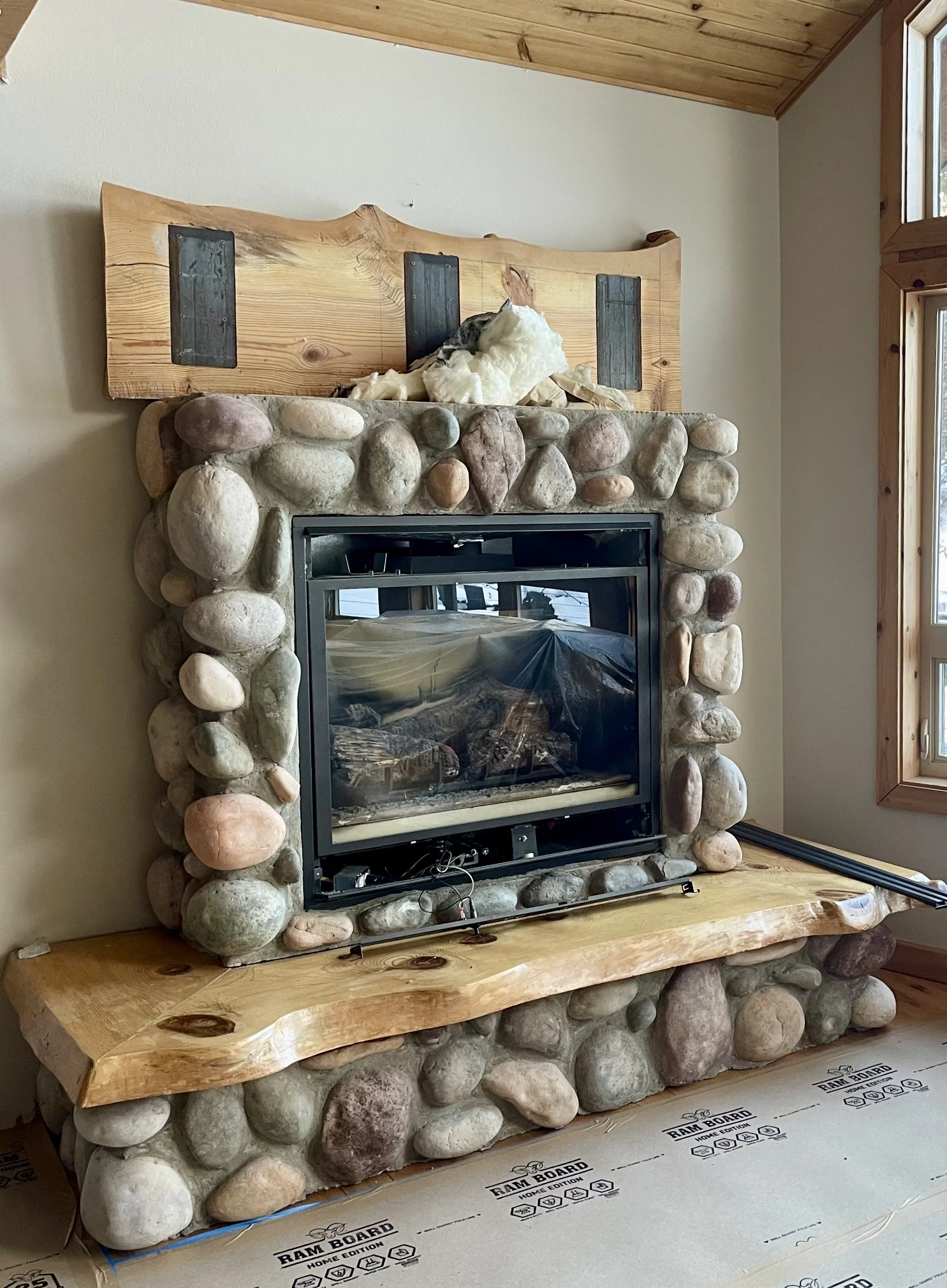 fireplace before.jpeg