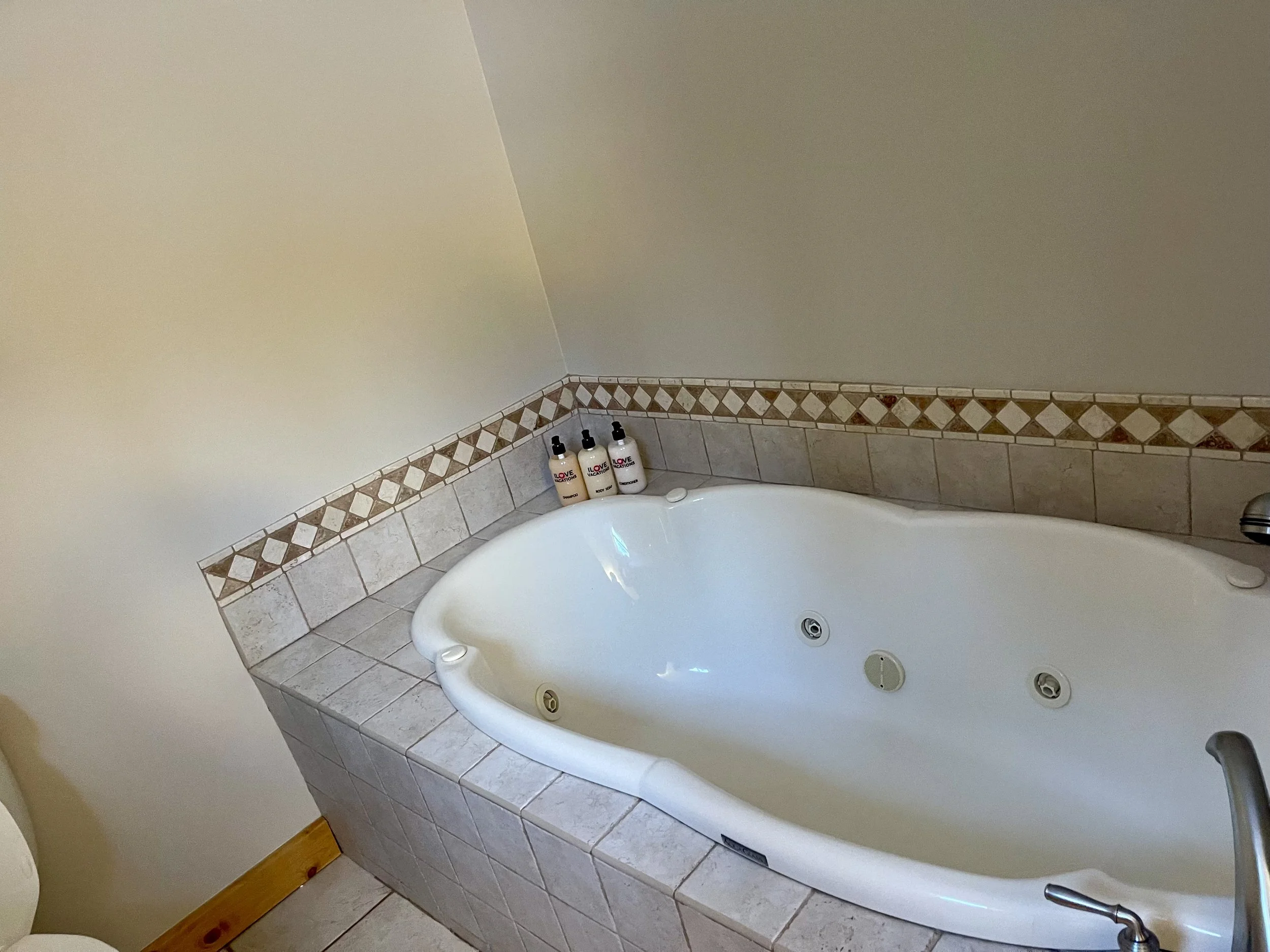 bath bathroom before.jpeg