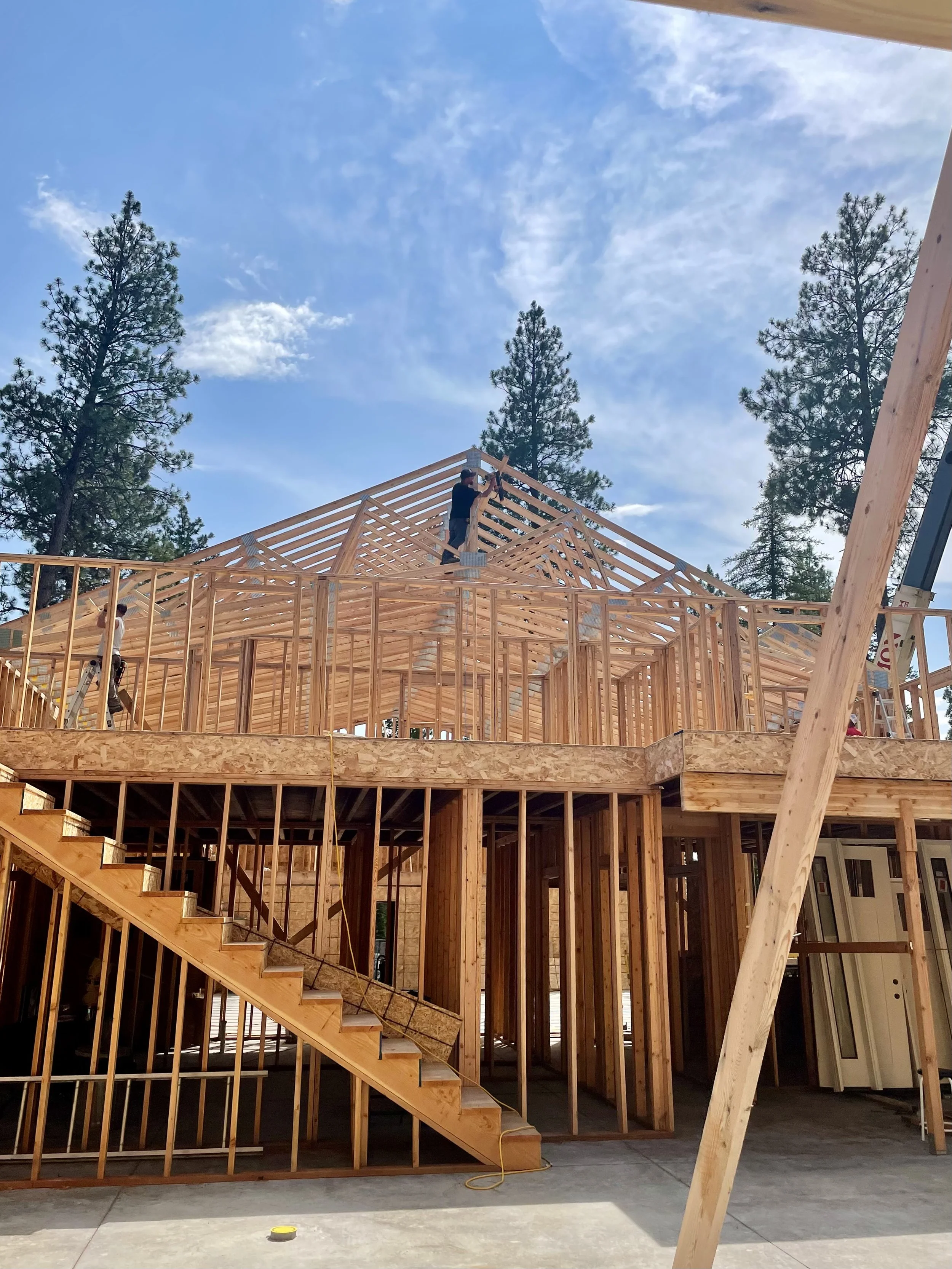 workin on da roof new builds.jpeg