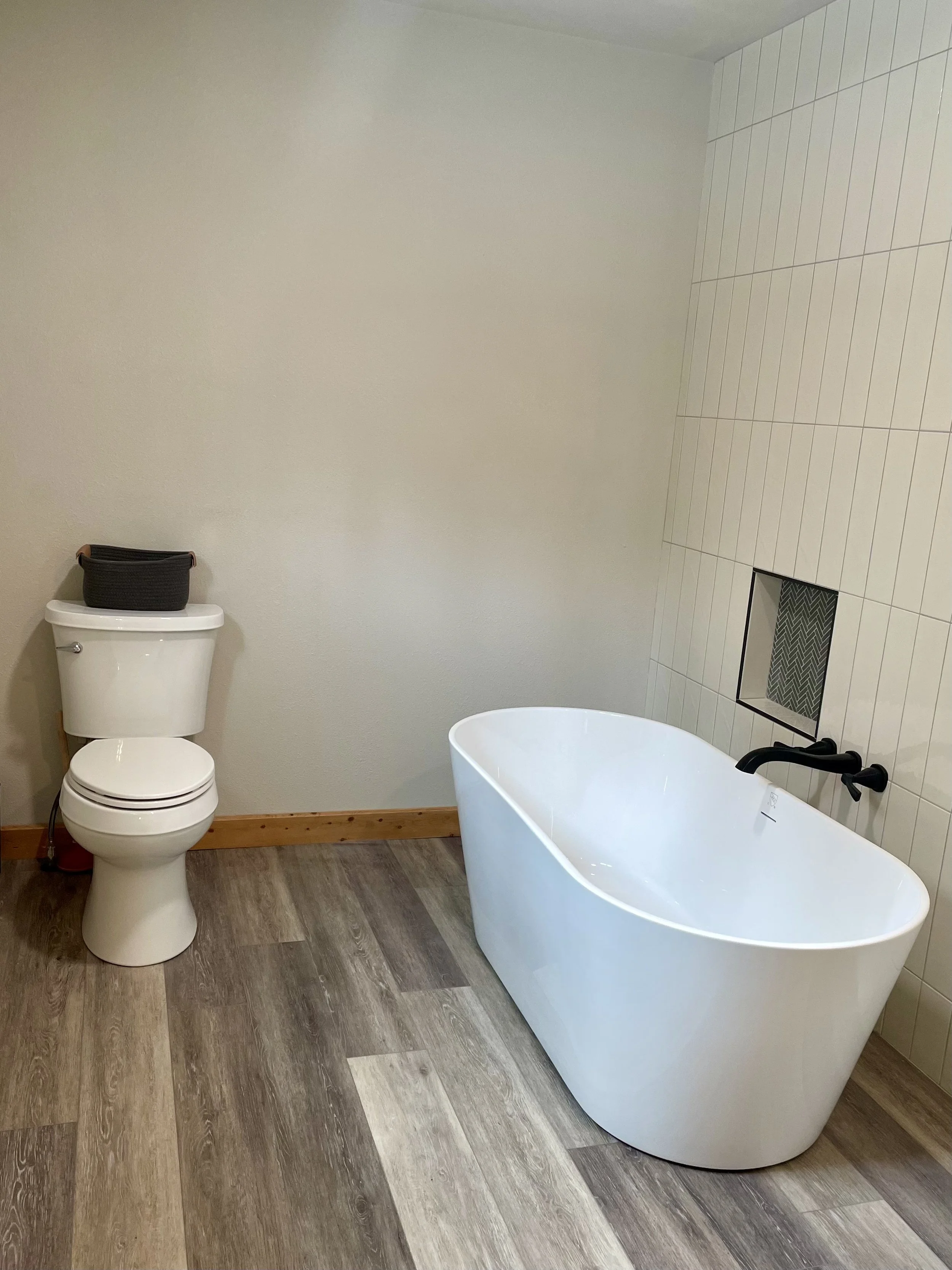 tub bath bathroom after.jpeg