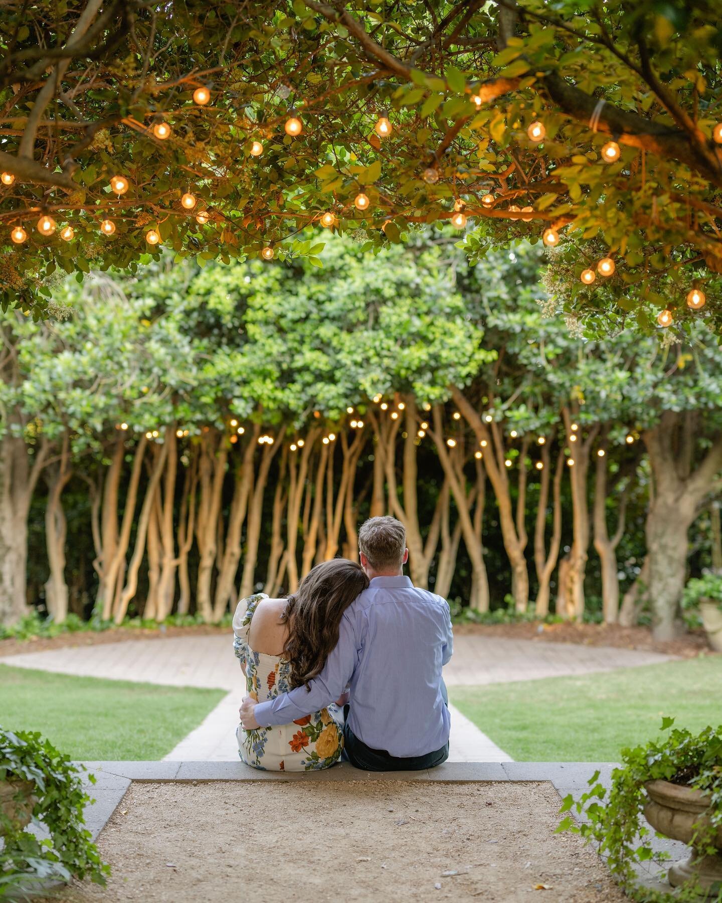 We&rsquo;re excited to be back at @vanlandingham_estate this weekend to celebrate Stacy + Taylor! This wedding will be full of big, fabulous COLOR! Can&rsquo;t wait! .
.
.
.
#weddingplanningcharlotte #jackiefogartieevents #charlotteweddings #weddingp