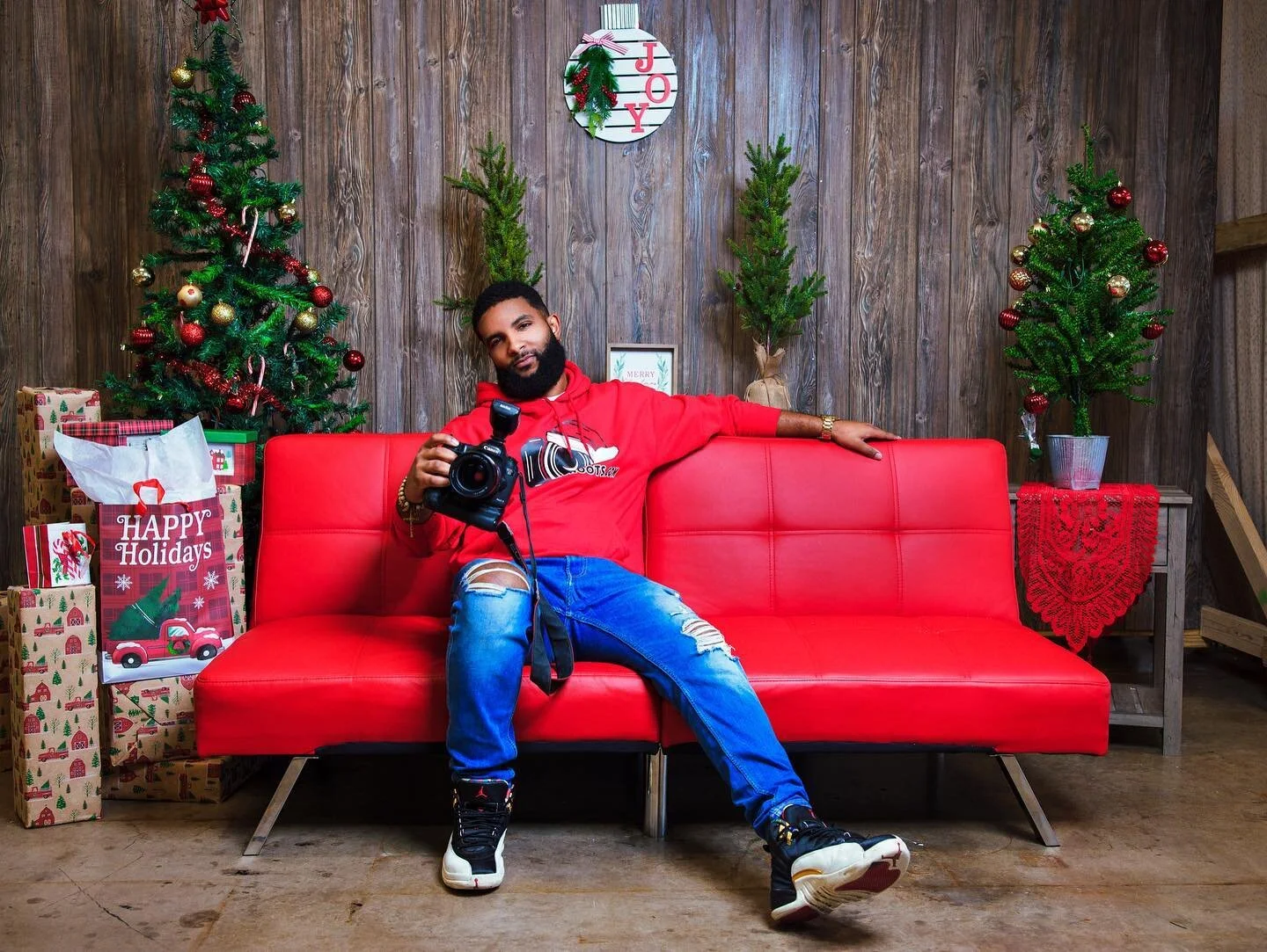 I can&rsquo;t believe 2022 is almost over. You don&rsquo;t want to let the year go by without getting some Christmas photos with the ones you love! 🎄🎅📸

Go to Jamesonshoots.com to book your photo session today! 🎄😁📸

For those who were wondering