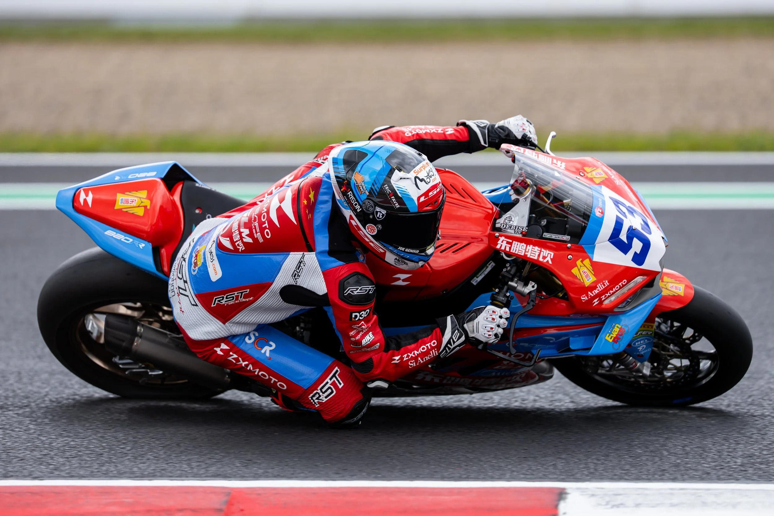 チェコ・アウトドローム・モストで開催されたWSBK Round 1に出走するヴァレンティン・デビセ選手。Photo Credit: WSBK