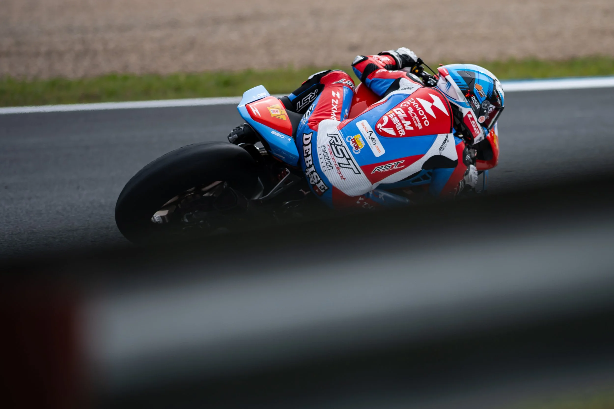 チェコ・アウトドローム・モストで開催されたWSBK Round 1に出走するヴァレンティン・デビセ選手。Photo Credit: WSBK
