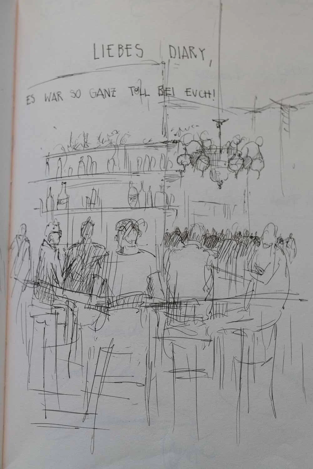 Foto einer Seite aus dem Liquid Diary Tagebuch, in dem ein Gast etwas gezeichnet oder sich mit einer Nachricht verewigt hat.