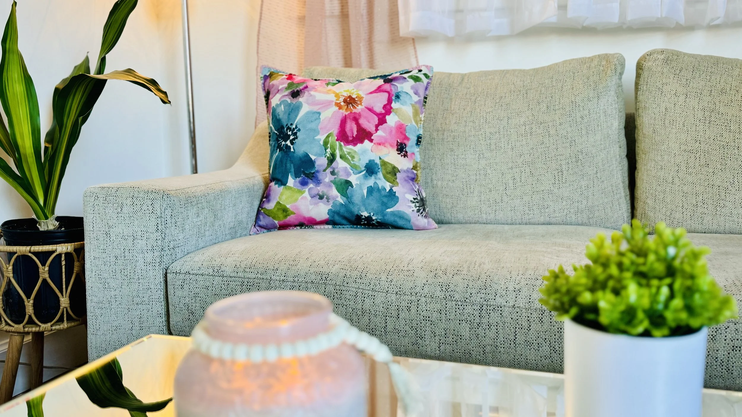 Free consultation with a female Individual and Couples Therapist in Kansas City: anxiety symptoms; depression symptoms; Trauma, Depression, Anxiety, Self-Esteem, Relationship Problems, Stress, Sex Therapist KCMO; Black therapist; EMDR