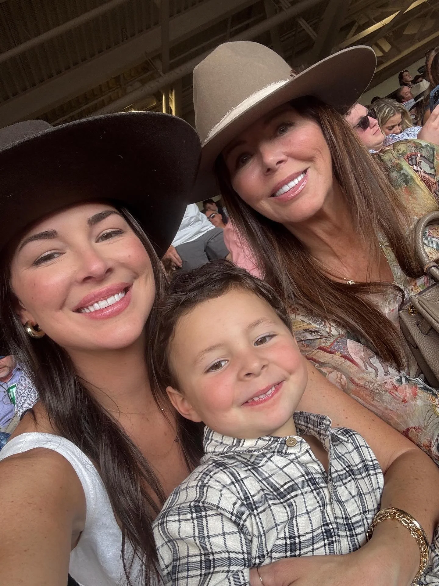 “They ALL win!!!” 🥇🐎🥹 such a special trip w/ the fam!!