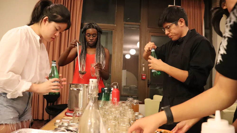 the plating rush: where servers and chefs work hand in hand