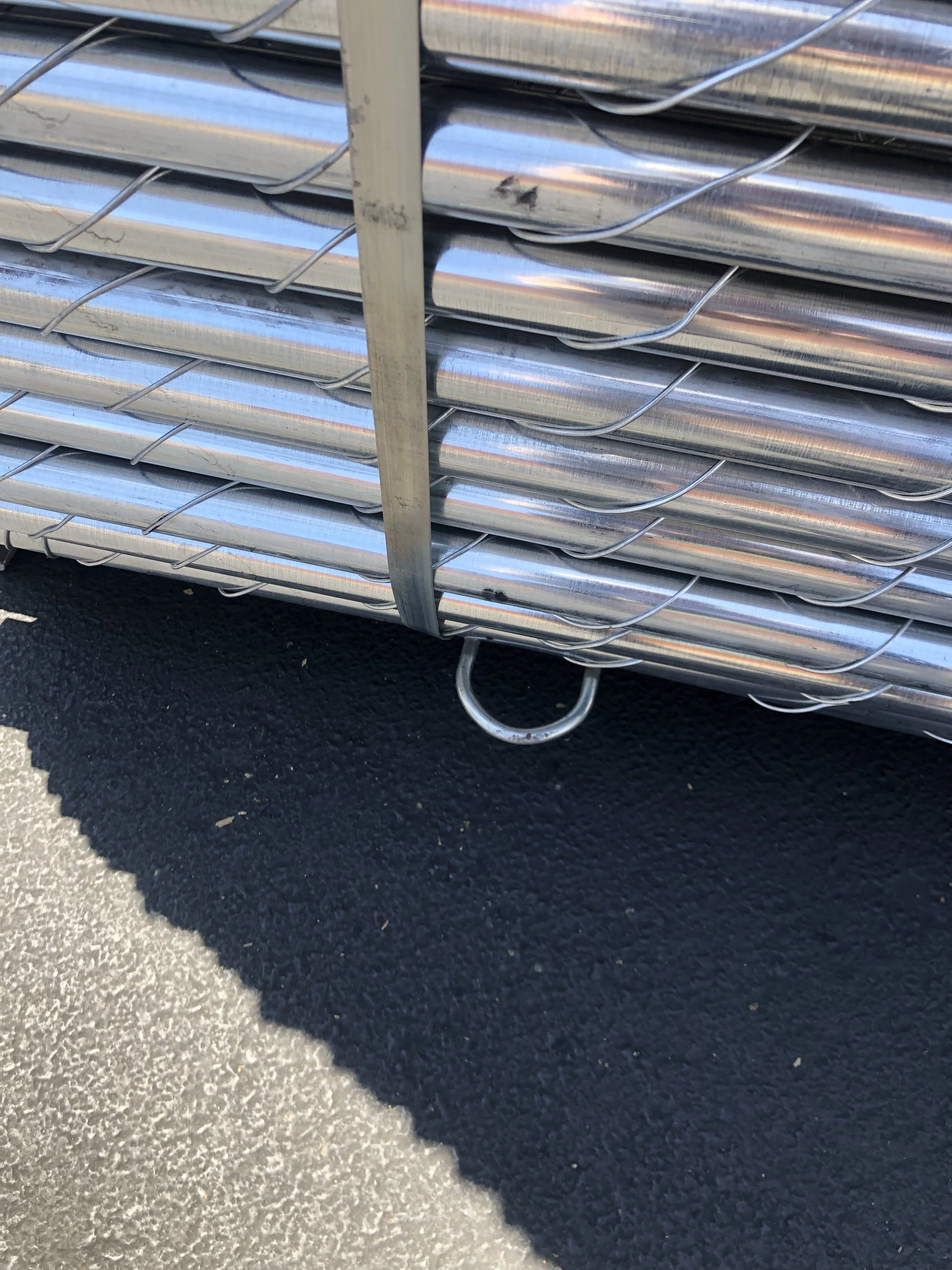 Hooks under pallet