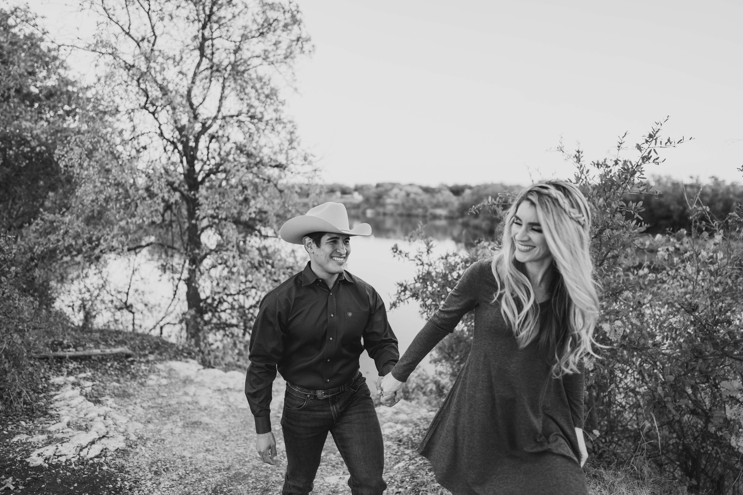 houston-austin-texas-wedding-photographer-photographers-creative-couples-engagement-session-9.jpg