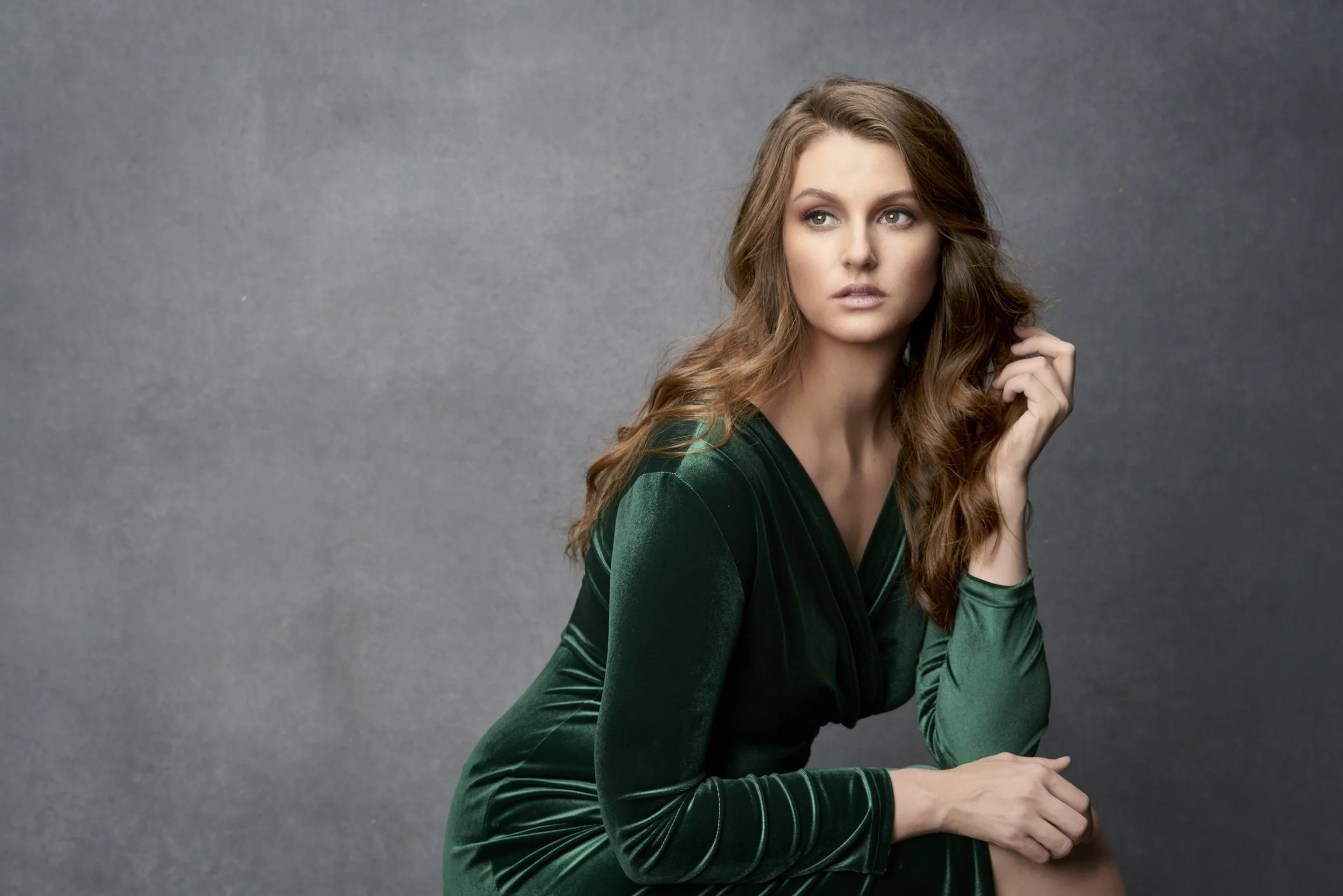 portrait-femme-robe-verte-atelier-zephyr-nice