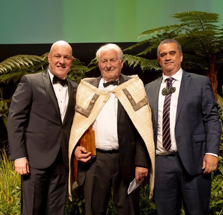 Dr Jim Salinger_2024 NZer of Year with PM.jpg
