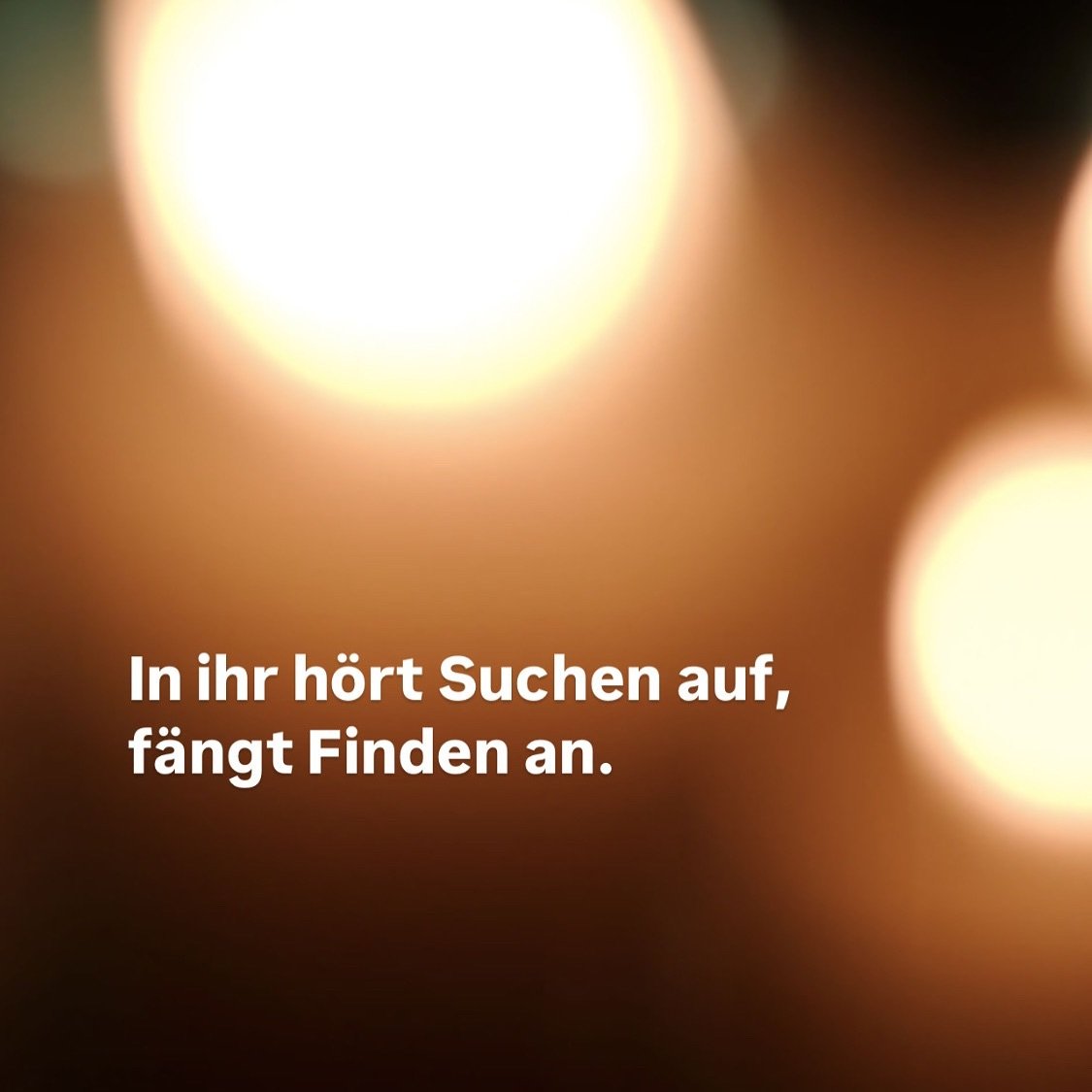 &hellip; anzuhalten. Ganz bewusst. In dieser Zeit zwischen den Jahren, und irgendwie auch: zwischen den Welten. ✨

Zwischen loslassen und ausrichten, zwischen ankommen und weitergehen.

Sie ist magisch, diese Zeit. Und ja, auch &uuml;berfordernd, man