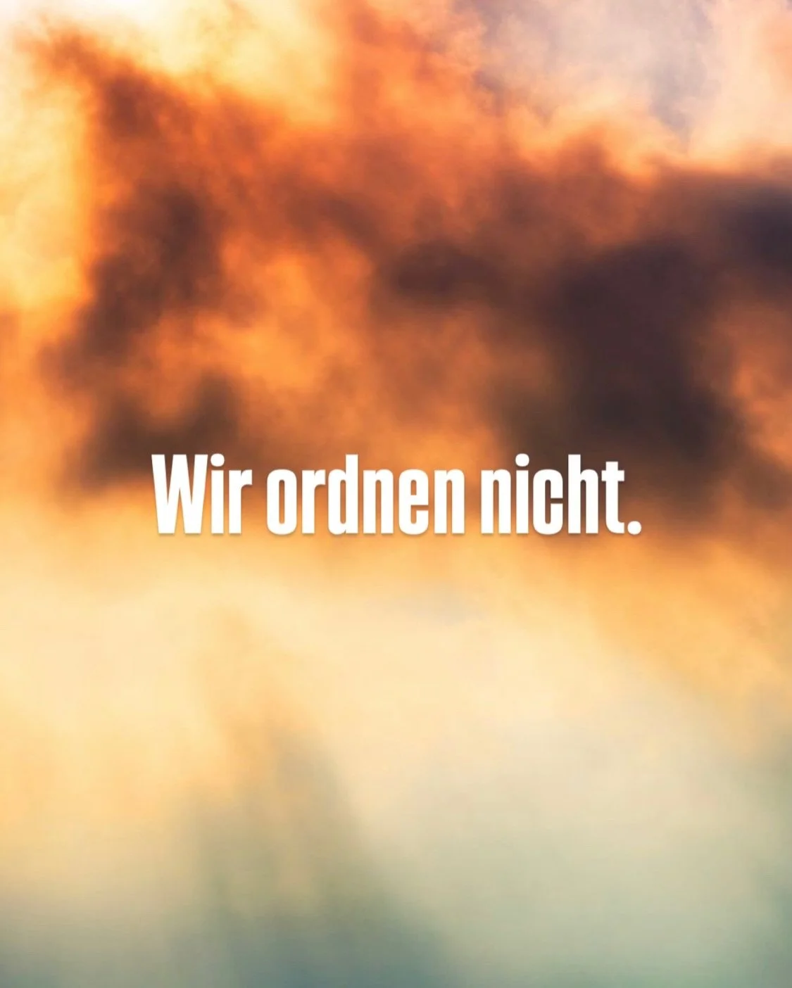1:1 ✨ f&uuml;nf Essenzen, die einer unverf&auml;lschten Logik folgen: Du f&uuml;hlst, vor du verstehst. Mein Raum, dein Raum, ein Raum &hellip; der nicht hetzt, nicht dr&auml;ngt, nicht will 🥹 sondern erinnert. 

BEWUSSTSEIN
BERUFUNG
BUSINESS &amp; 