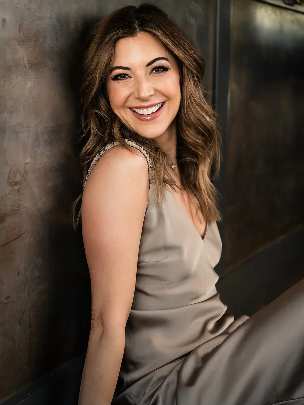 Confession time: your current headshot might still be rocking a &ldquo;2021 Zoom energy.&rdquo; 

You deserve better.

You deserve a headshot that says:
✨ &ldquo;Yes, I&rsquo;m the face of this brand.&rdquo;
✨ &ldquo;Yes, I know what I&rsquo;m doing.