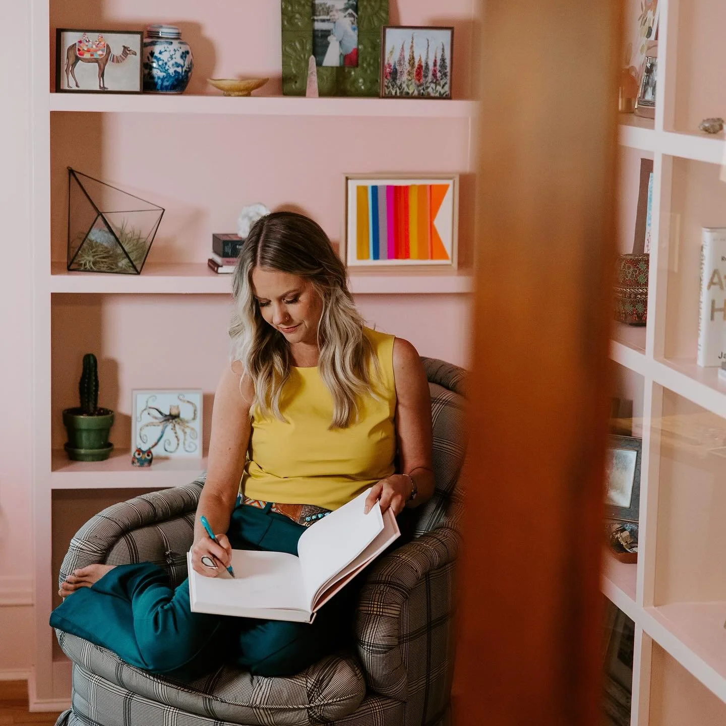 If you&rsquo;ve ever looked at your brand photos and thought, &ldquo;meh&hellip; these don&rsquo;t feel like me&rdquo; &mdash; keep reading.

Here are 5 reasons my approach hits different:

1️⃣ We don&rsquo;t start with a shot list &mdash; we start w