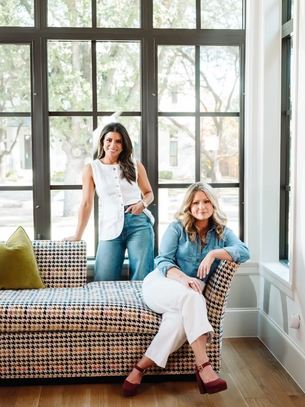 ✨ Dallas, you were GOOD to me. ✨

I flew in to photograph the awesome team @anitahubbarddesign and honestly&hellip; this session was pure laughter from start to finish.

One of my favorite things about brand photography is creating a space where you 