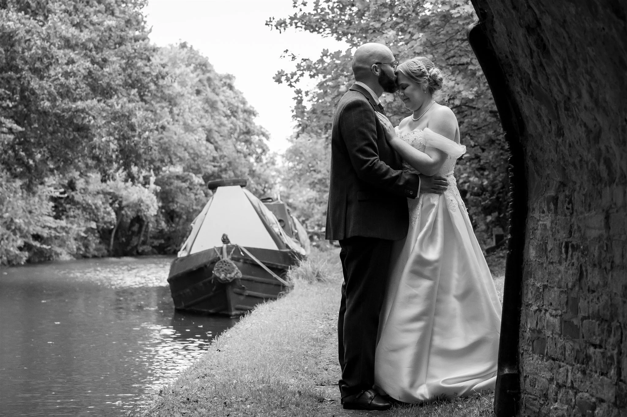 Vibrant and authentic wedding photography