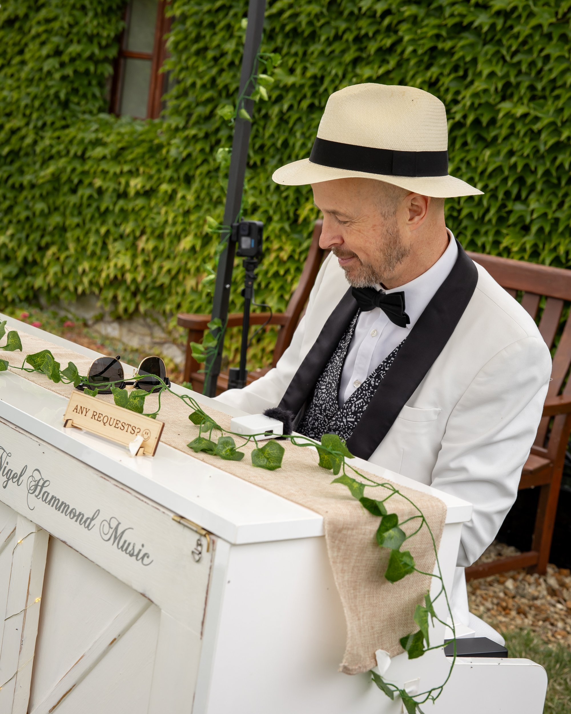  Relaxed and fun wedding at Huntsmill Farm