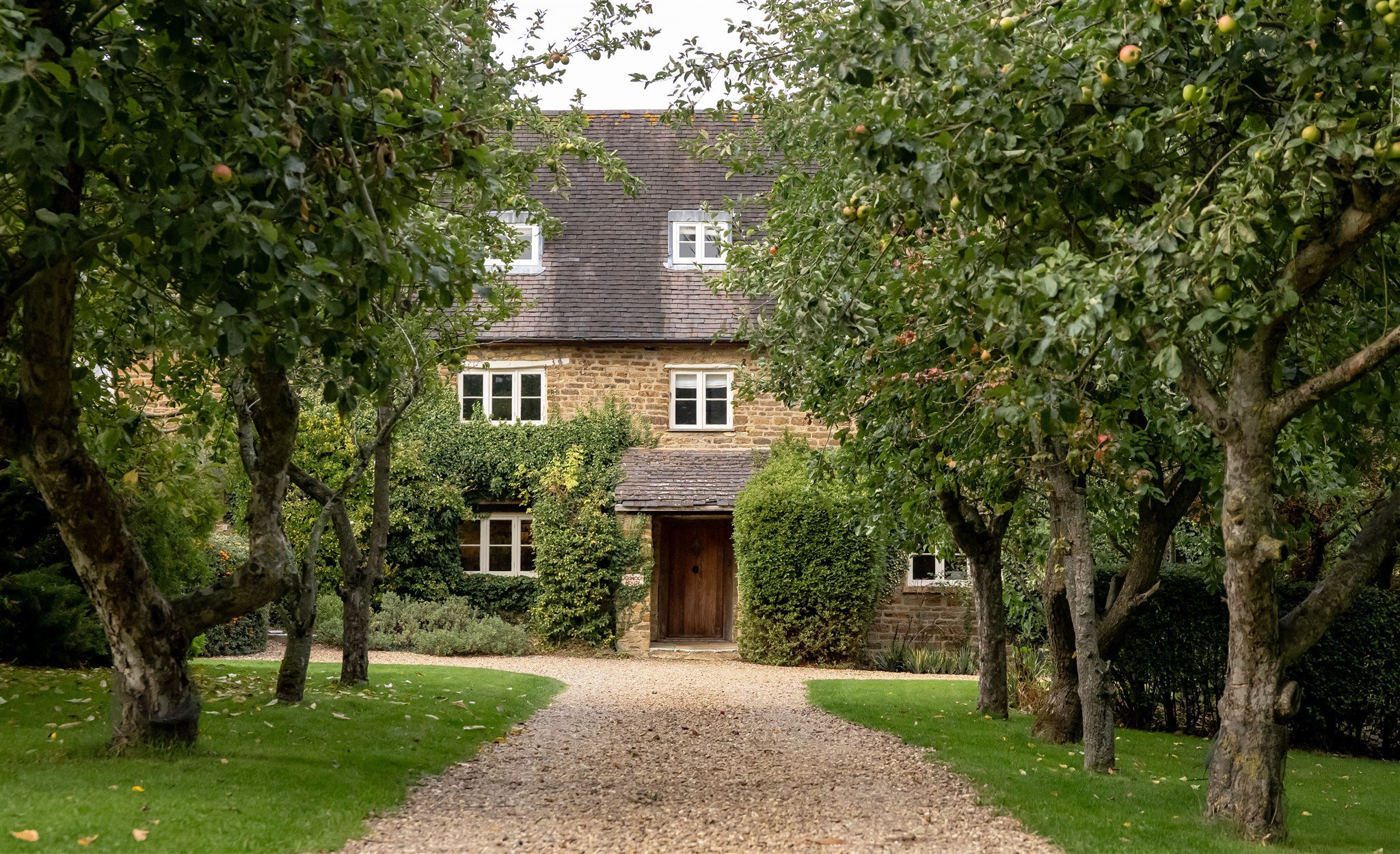 Whimsical Autumn wedding at dodmoor house